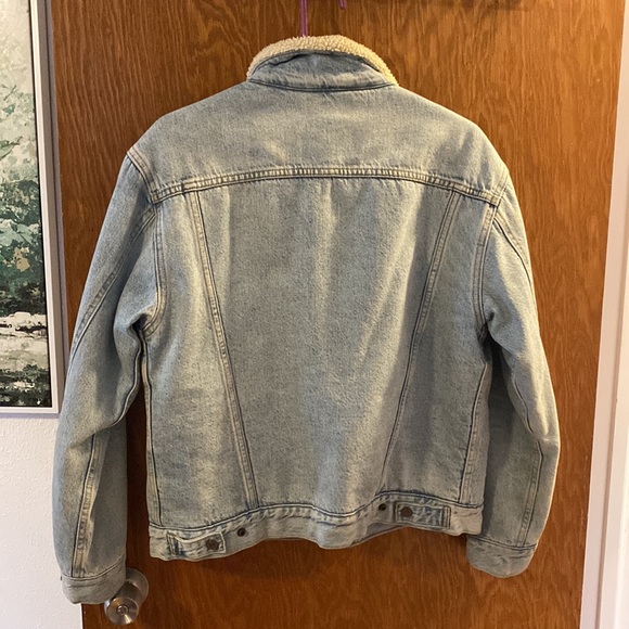 Levi’s Premium Sherpa Trucker Jacket - Picture 6 of 8